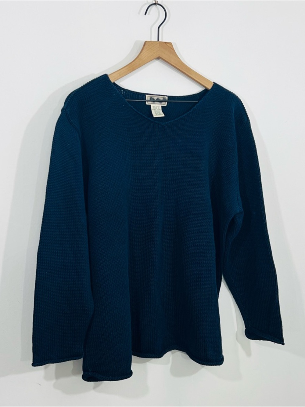 L.L. Bean Deep Navy Blue Pullover Knit Sweater V Neck Long Sleeve 100% Cotton
